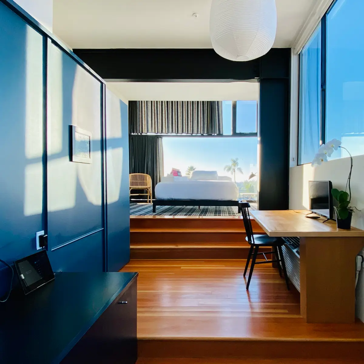 A hotel room with desk at Abpopa Hillcrest.